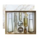 SUM37 Losec Summa 2pcs Gift Set – A premium anti-aging duo featuring toner and emulsion enriched with fermented ingredients to hydrate, firm, and rejuvenate skin for a radiant, youthful glow.
